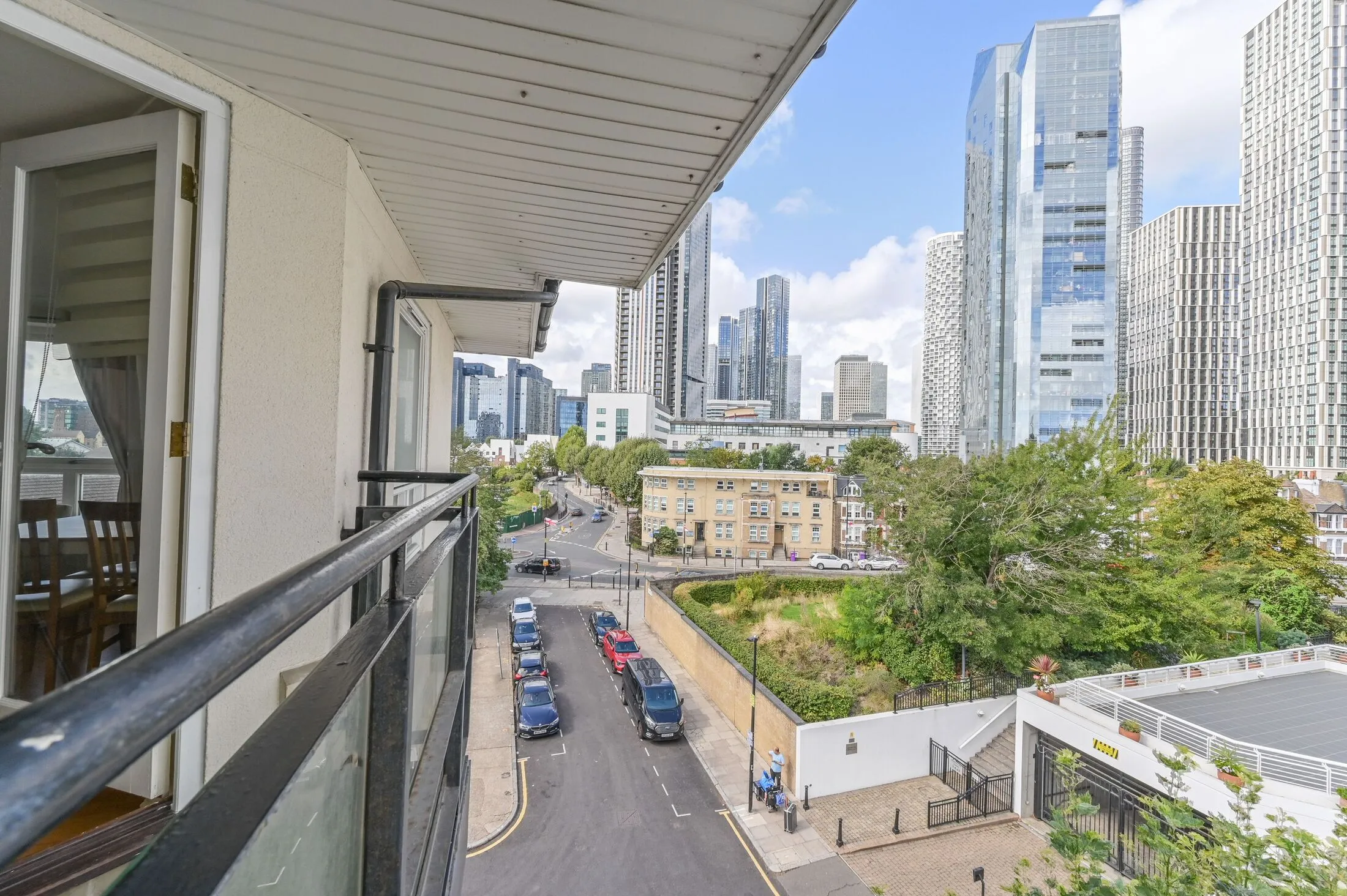 Flat Stewart Street in Greater London