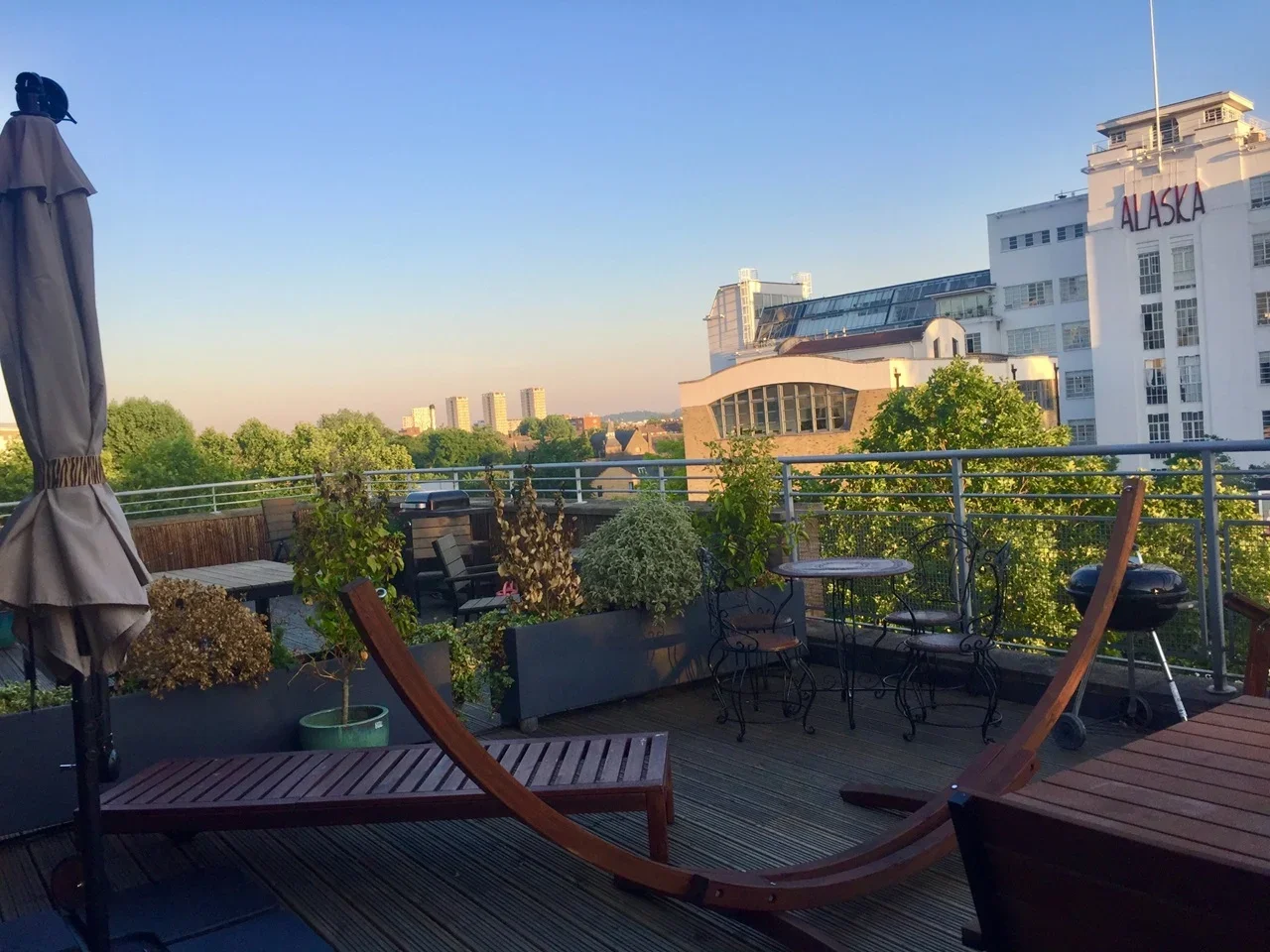 Flat Grange Road in Greater London