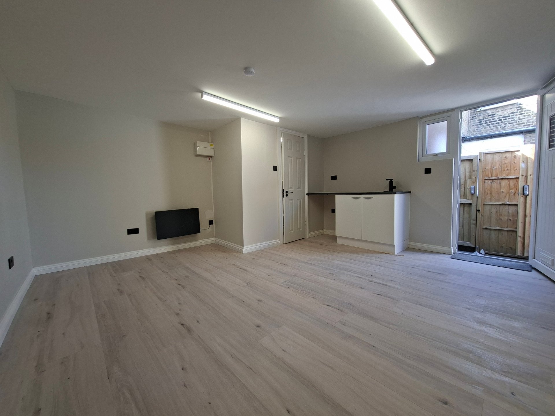 Flat Montagu Road in Greater London