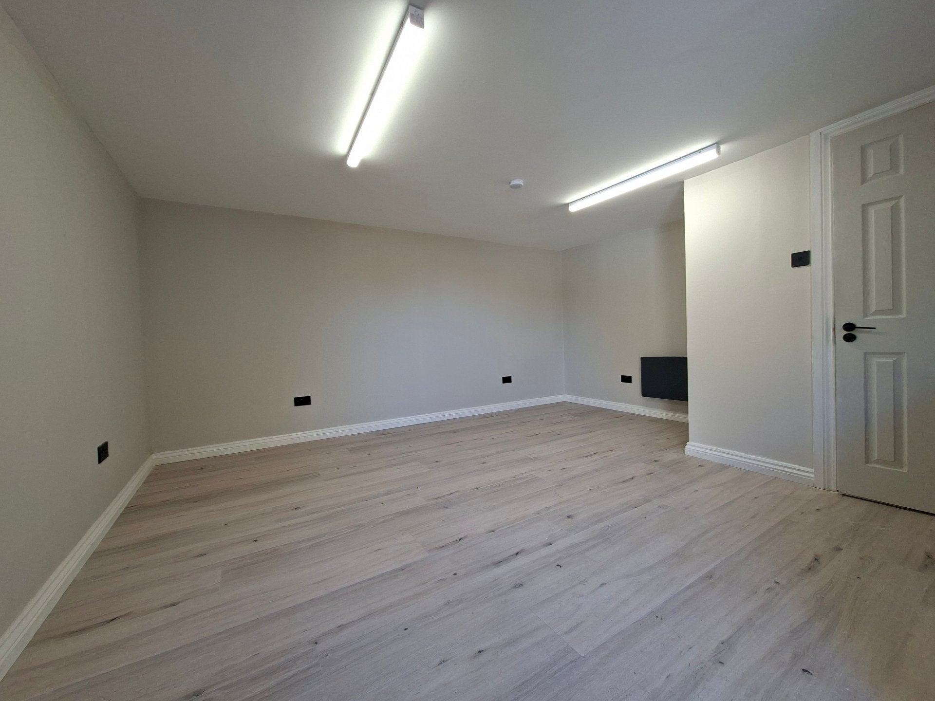 Flat Montagu Road in Greater London