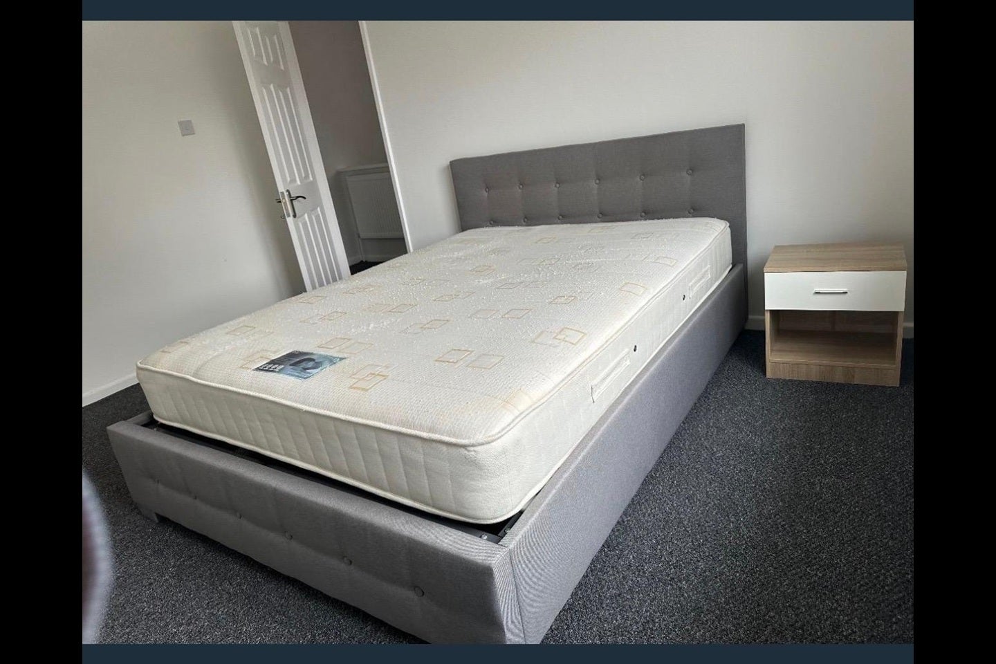 Room Babington Row in Leicester