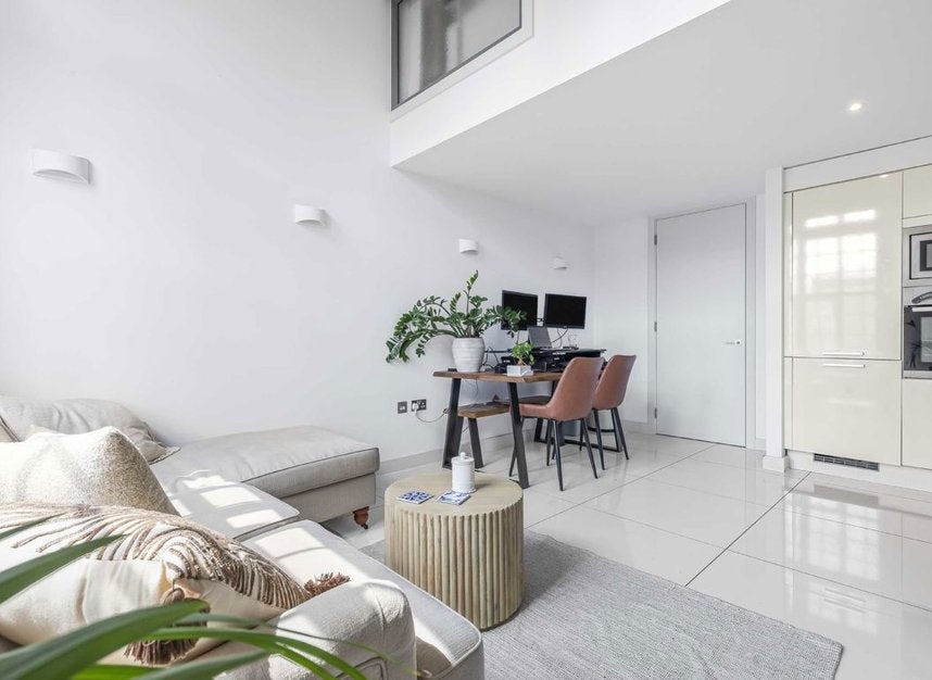 Flat Richmond Road in Greater London