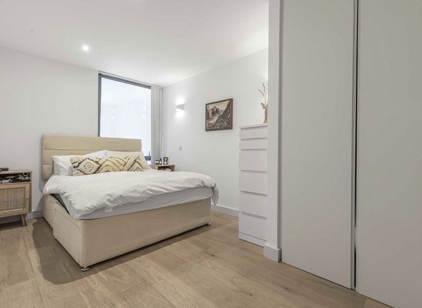 Flat Richmond Road in Greater London