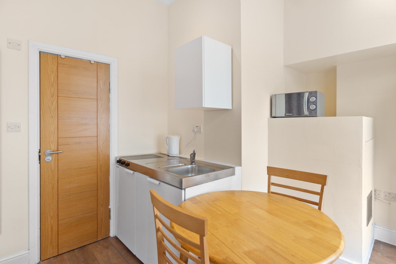 Flat Crestfield Street in Greater London