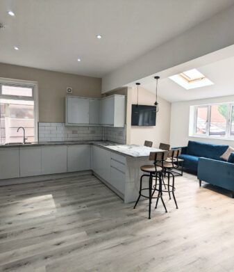 Flat Birchfields Avenue in Manchester