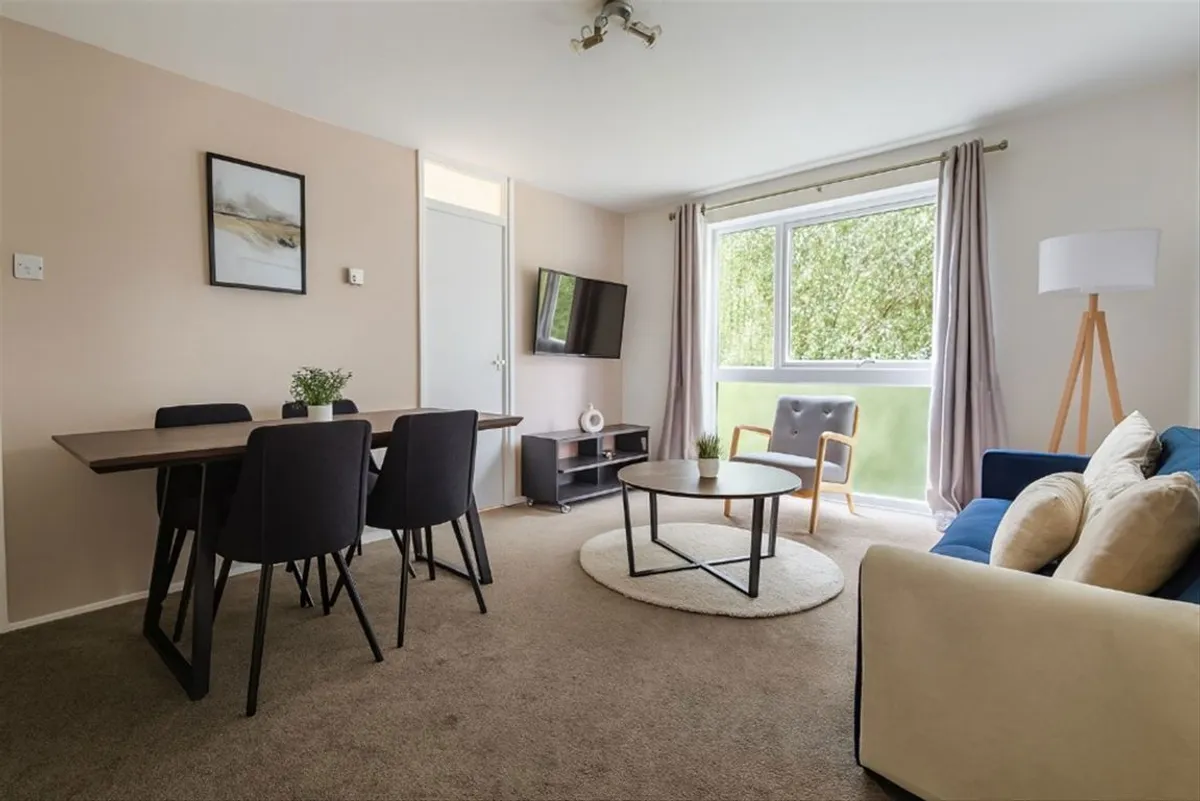 Flat Ravensmede Way in Greater London