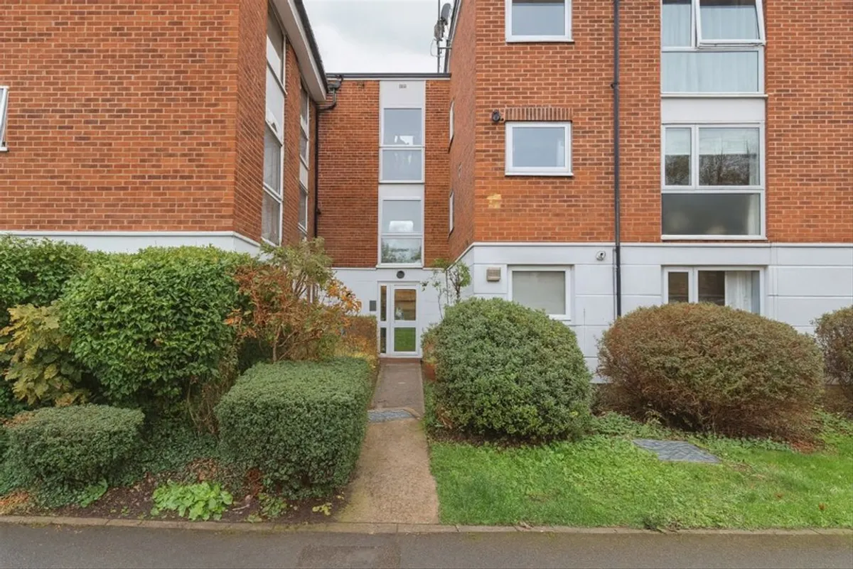 Flat Ravensmede Way in Greater London