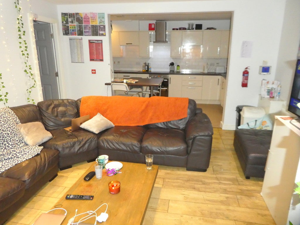 Flat Wilmslow Road in Manchester