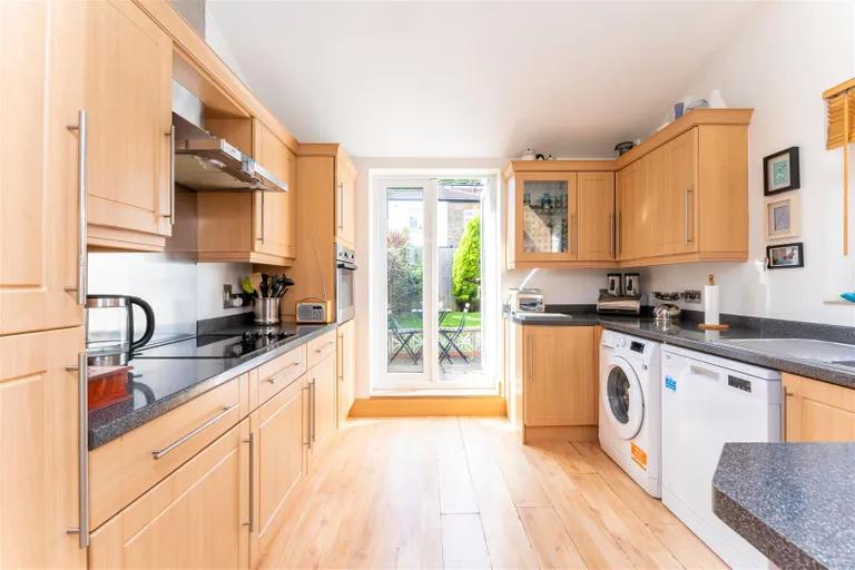 Room Gumleigh Road in Greater London