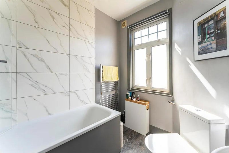 Room Gumleigh Road in Greater London