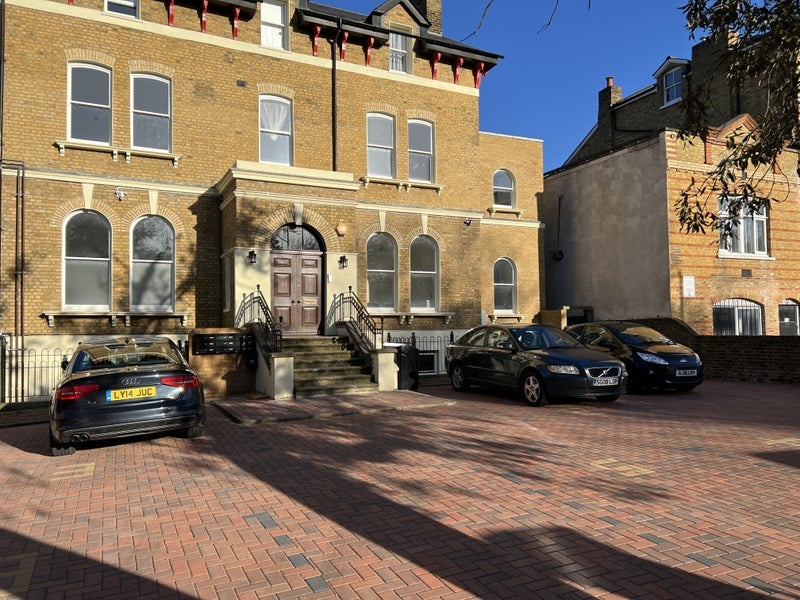 Room Leigham Court Road in Greater London