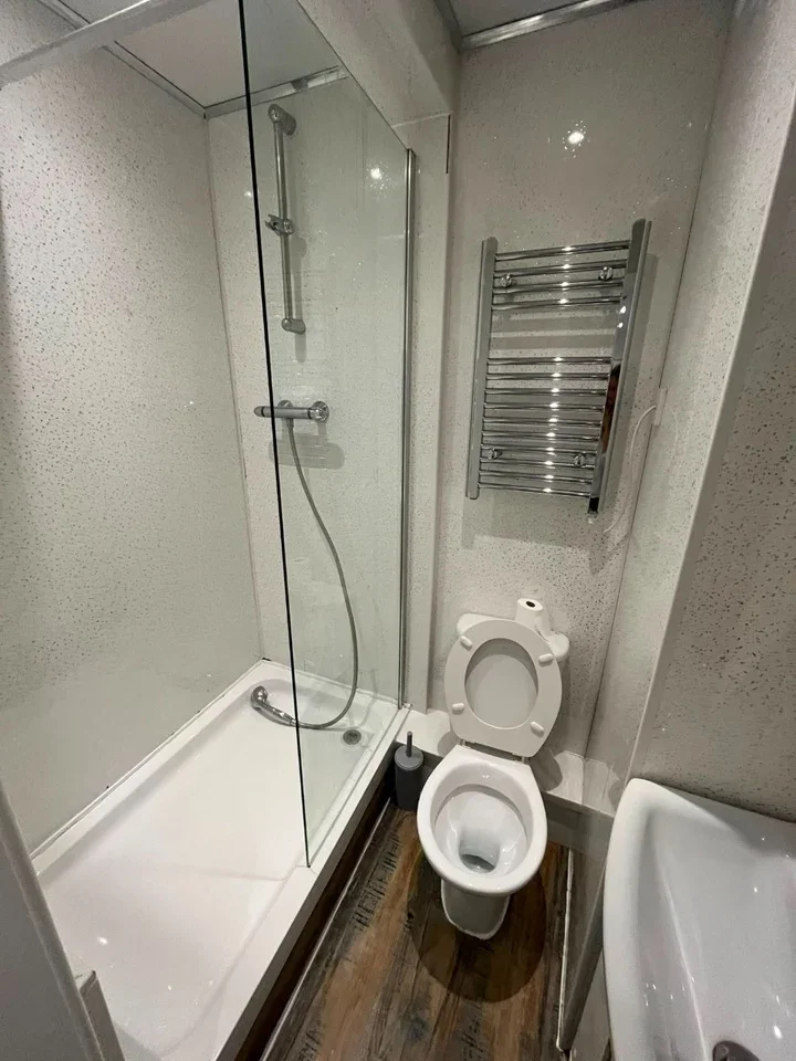 Room Belle Vue Road in Leeds