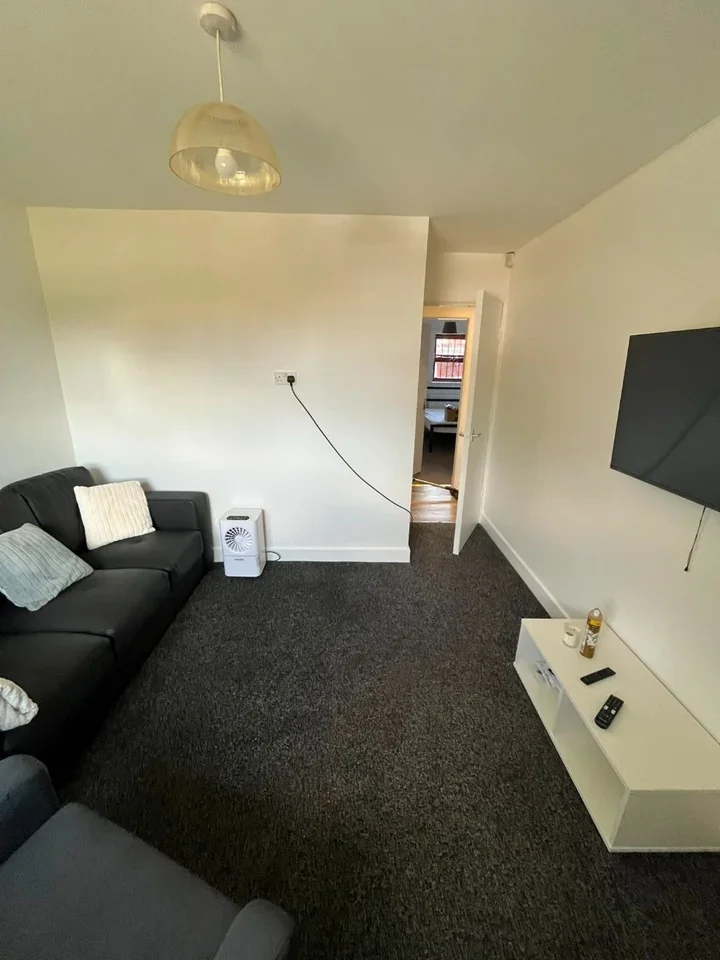 Room Belle Vue Road in Leeds