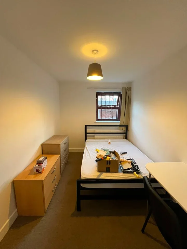 Room Belle Vue Road in Leeds