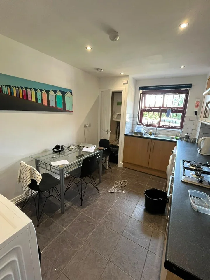 Room Belle Vue Road in Leeds
