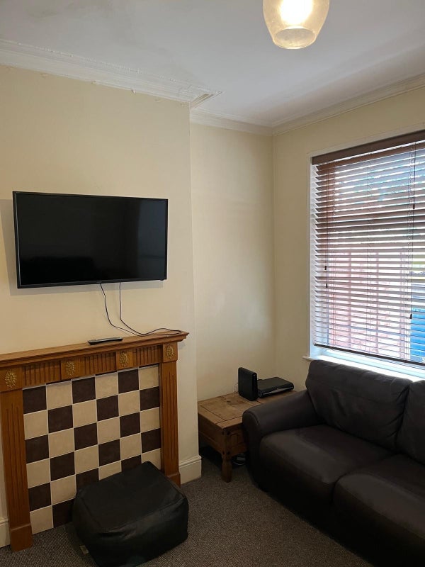 Room Stalker Lees Road in Sheffield