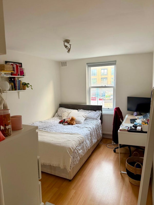 Room Ladbroke Grove in Greater London