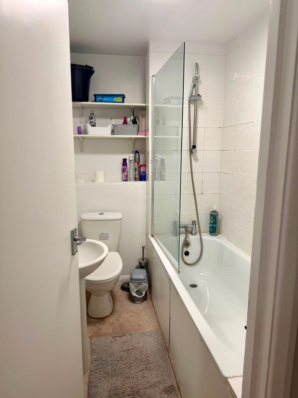 Room Ladbroke Grove in Greater London