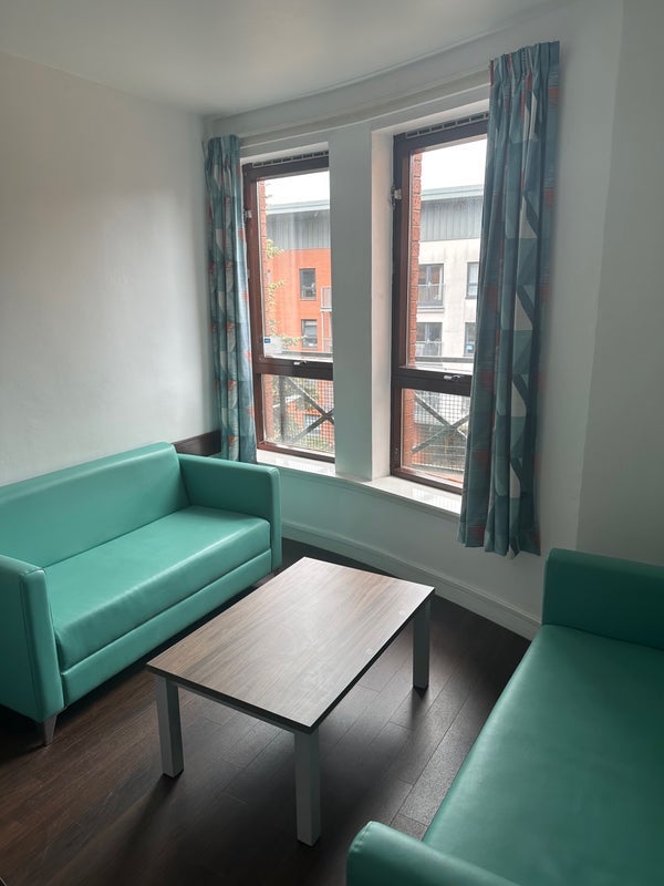 Room Lymburn Street in Glasgow