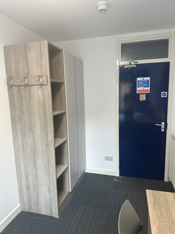 Room Lymburn Street in Glasgow