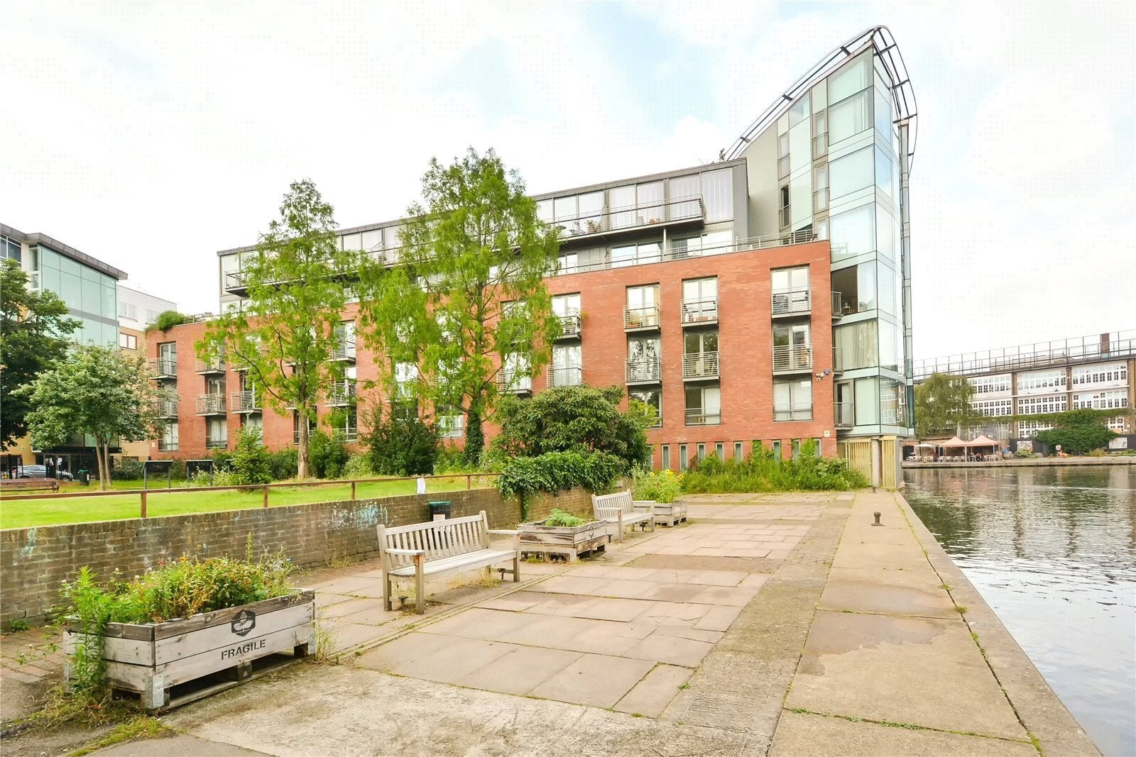 Flat Graham Street in Greater London