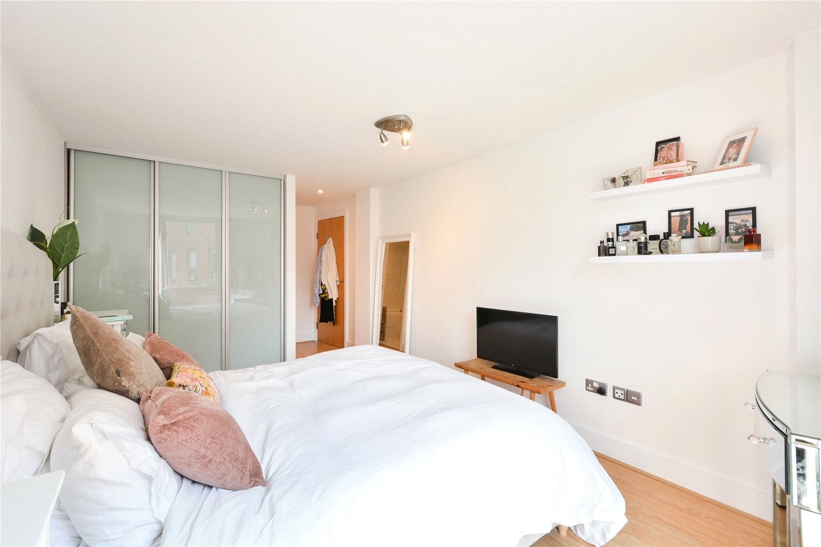 Flat Graham Street in Greater London