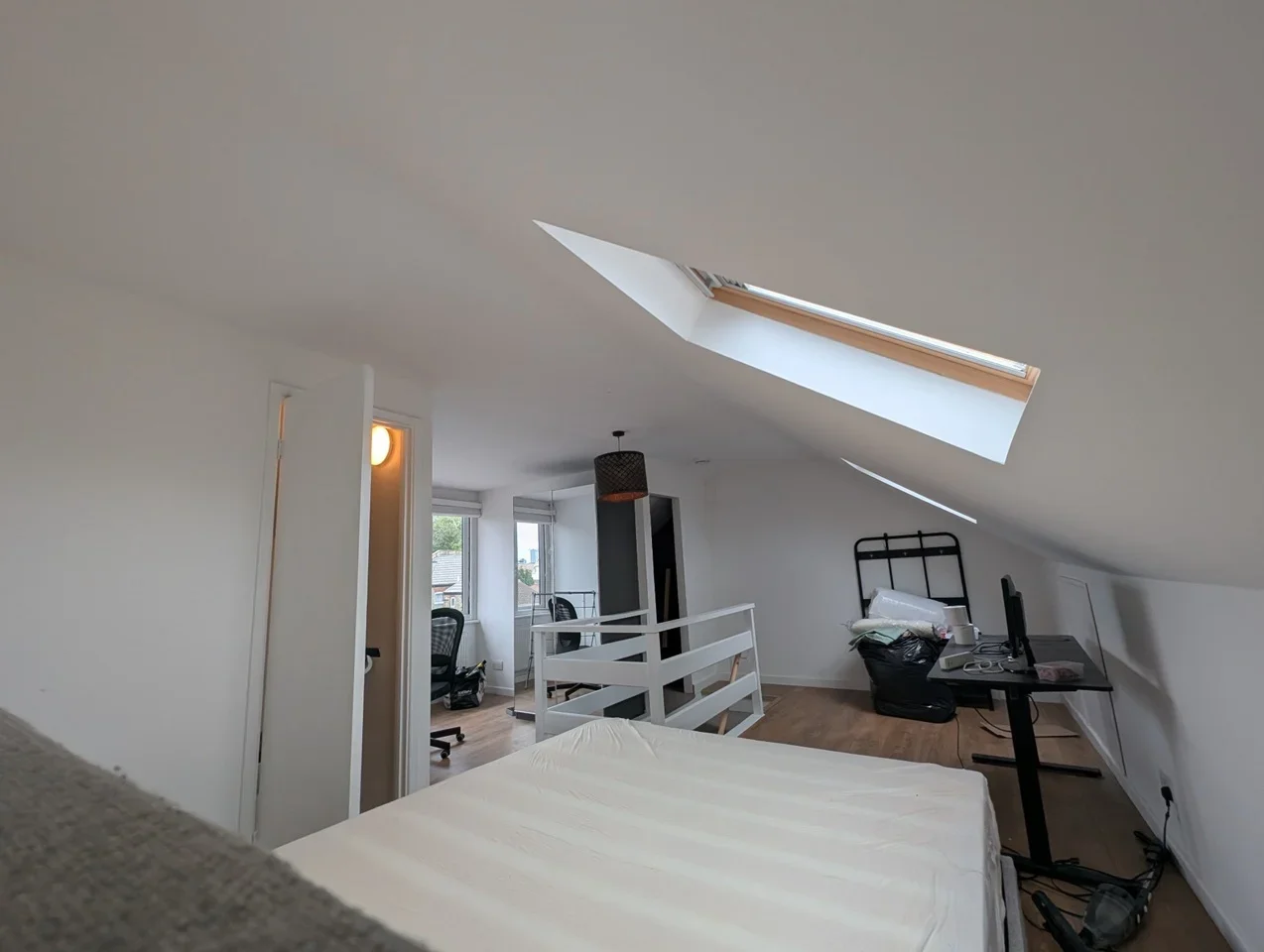 Room Sheppard Street in Greater London