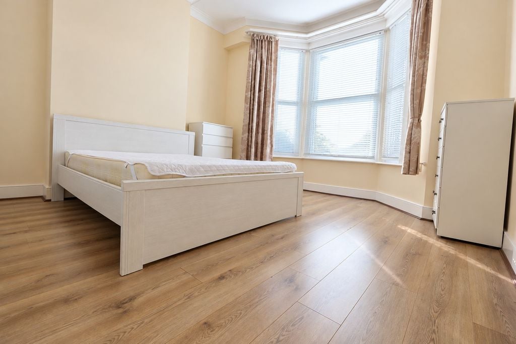 Flat Trinity Road in Greater London