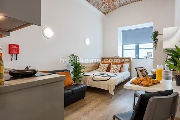 Room Lower Chatham Street in Manchester