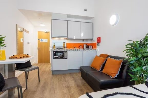Room Lower Chatham Street in Manchester