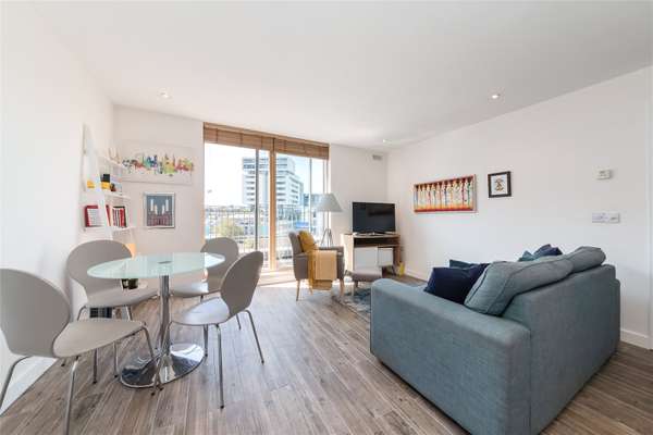 Flat Hardwicks Square in Greater London