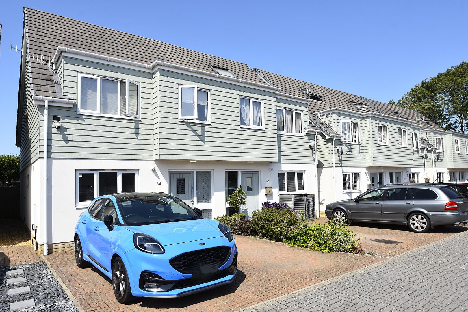 House Rectory Drive in Wootton Bridge