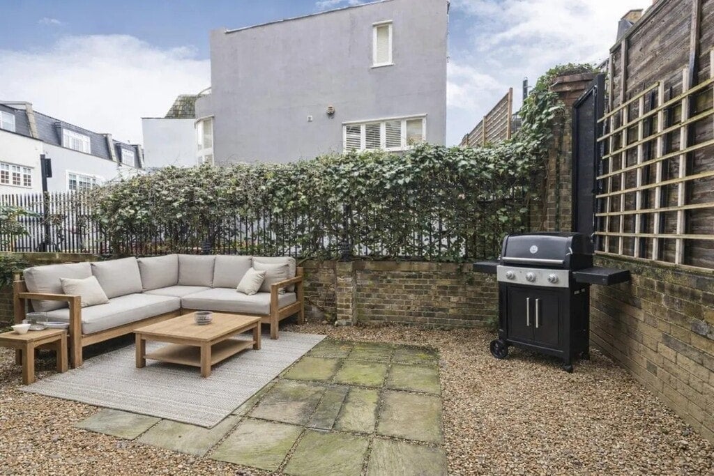 Flat Walton Street in Greater London