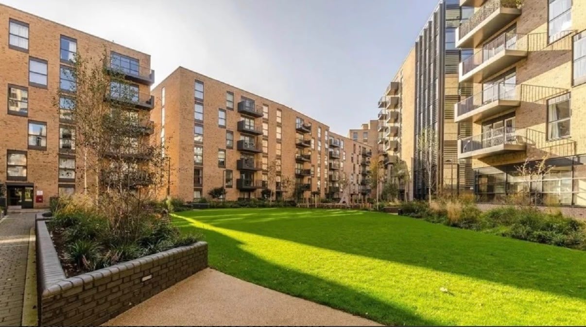 Flat St John's Road in Greater London