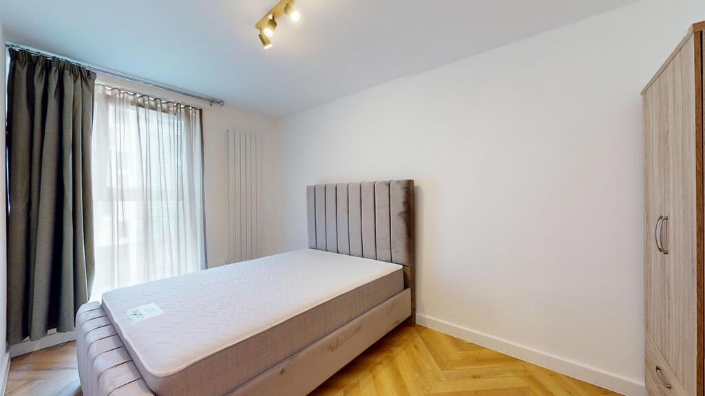 Flat Primrose Hill Road in Greater London