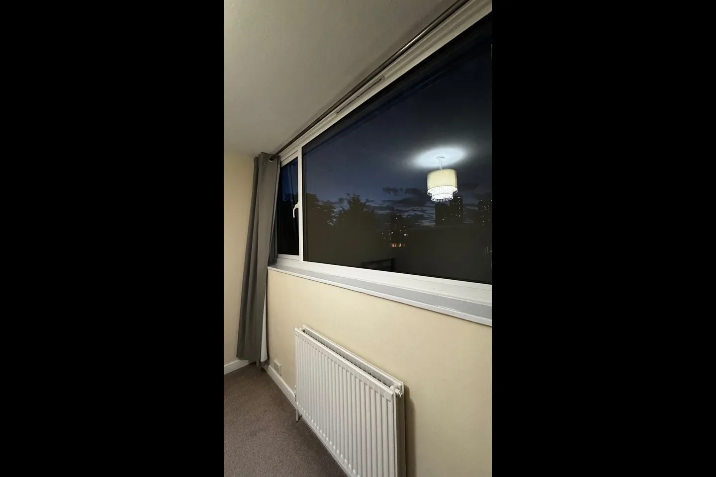 Room Hill View Road in Woking