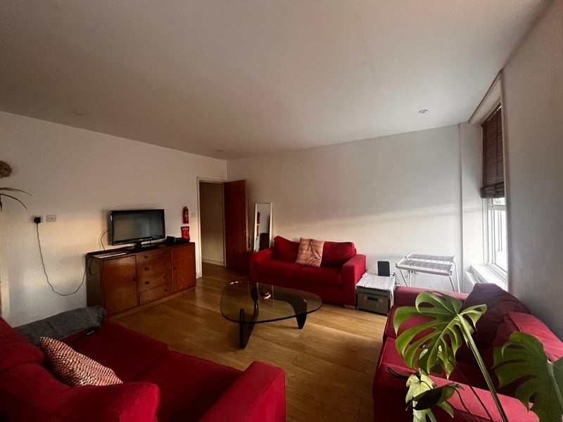 Flat Paulet Road in Greater London