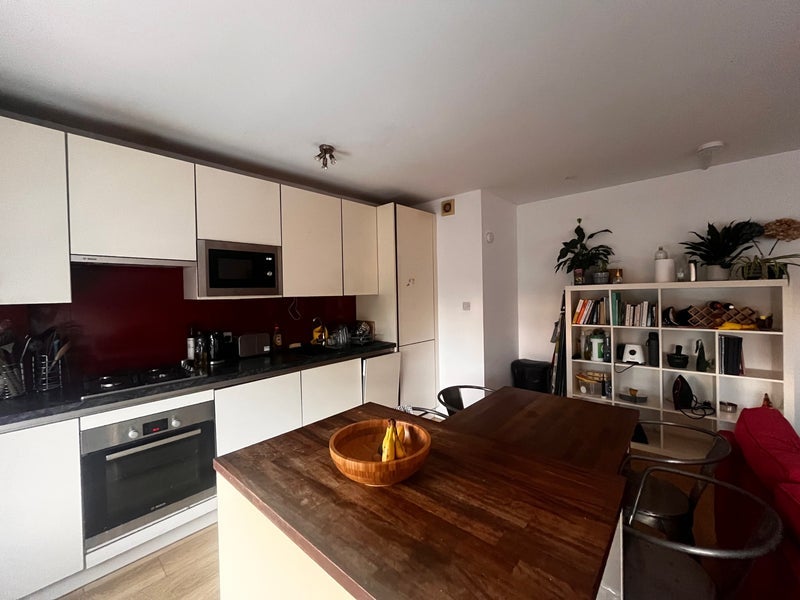 Flat Paulet Road in Greater London