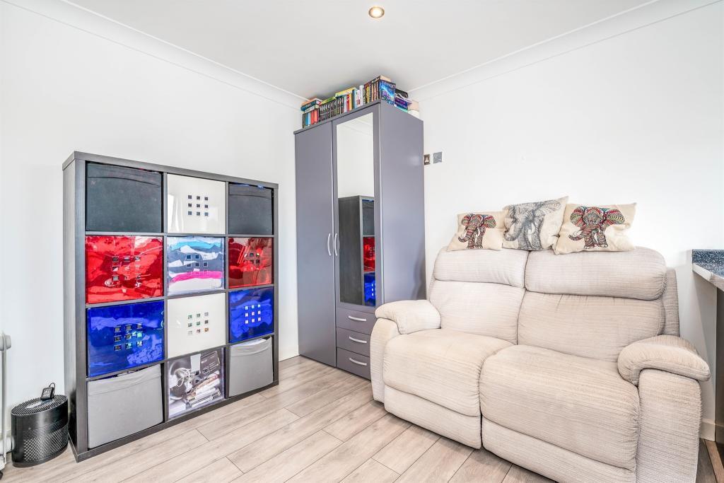 Flat Middle Down Close in Plymouth