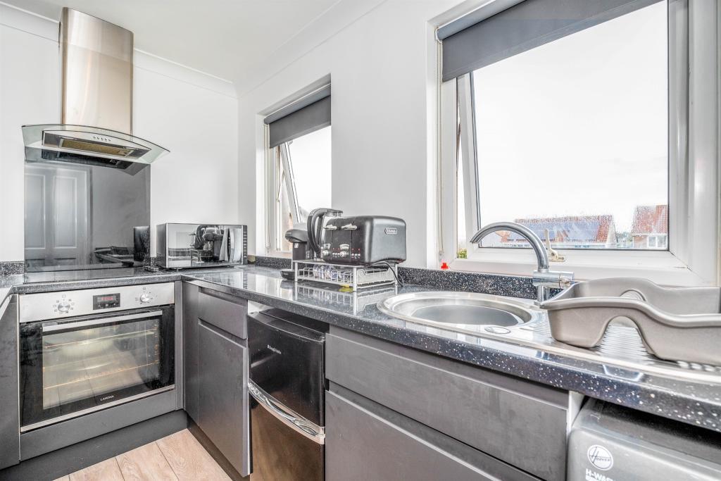 Flat Middle Down Close in Plymouth