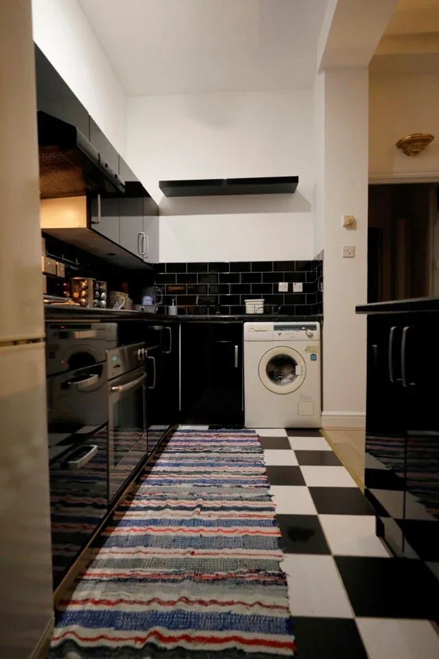 Flat Avonley Road in Greater London