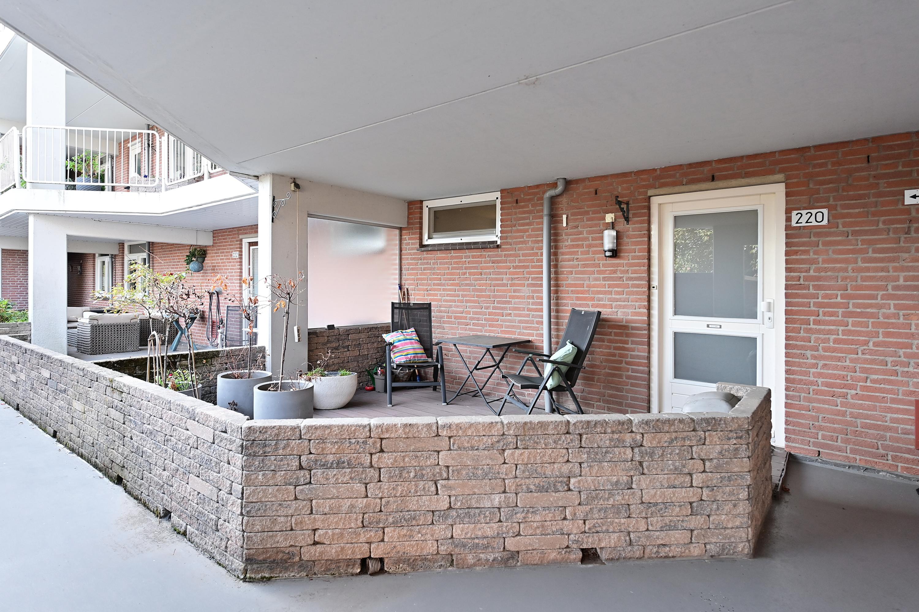 Appartement te koop: Zomerkade 220, Huizen