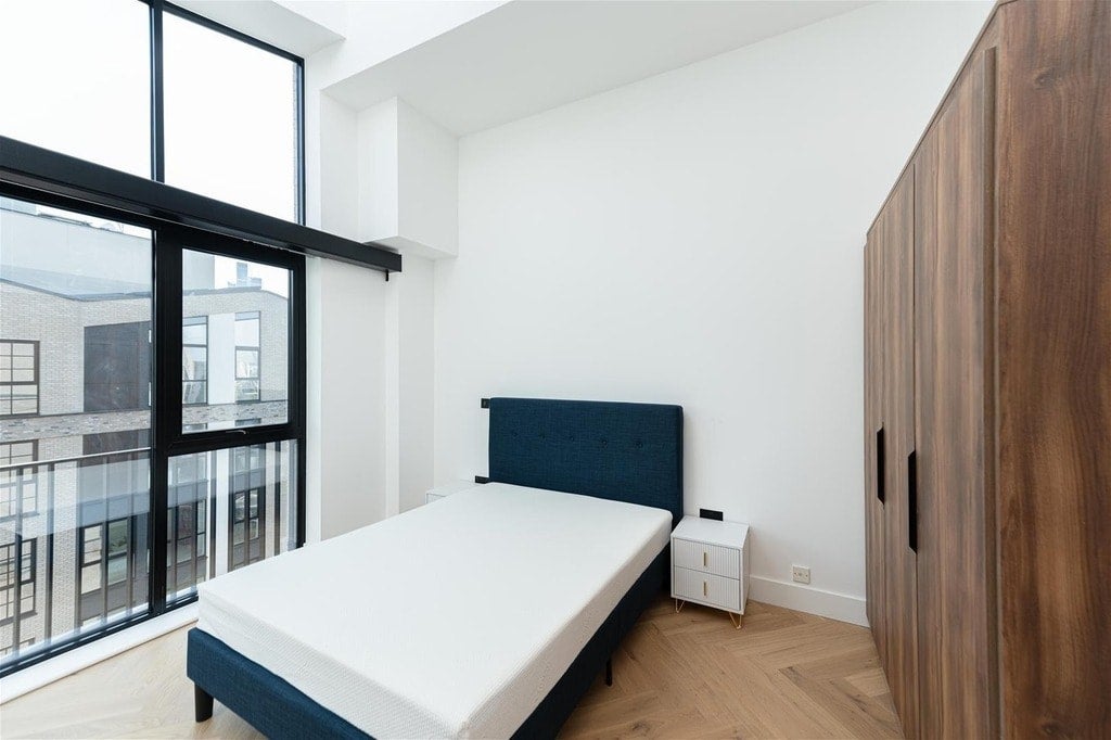 Flat Worgan Street in Greater London