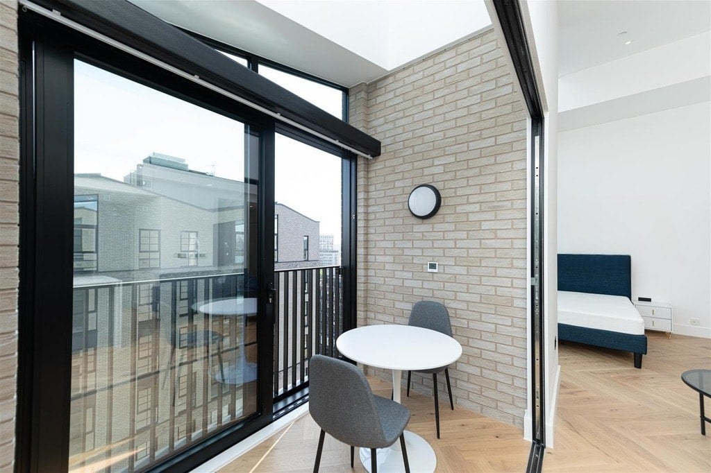 Flat Worgan Street in Greater London