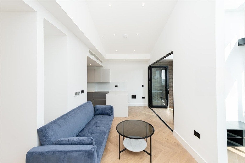 Flat Worgan Street in Greater London