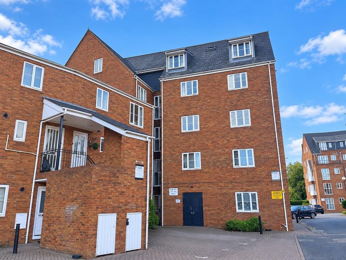 Flat Sovereigns Quay in Bedford