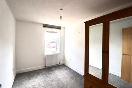 Flat Henry Bird Way in Northampton