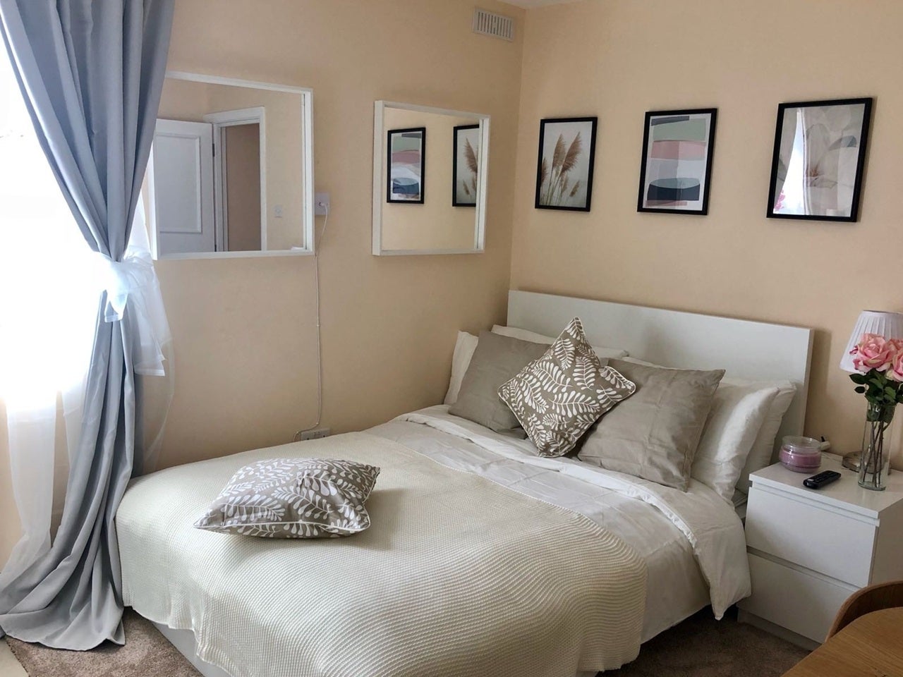 Flat Oaklands Road in Greater London