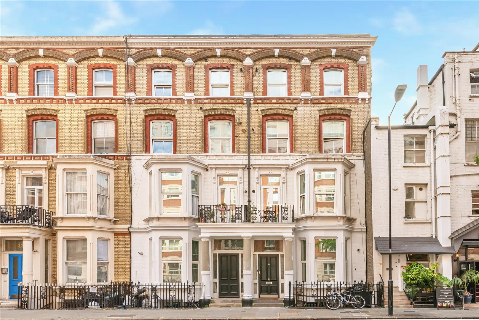 Flat Wrights Lane in Greater London