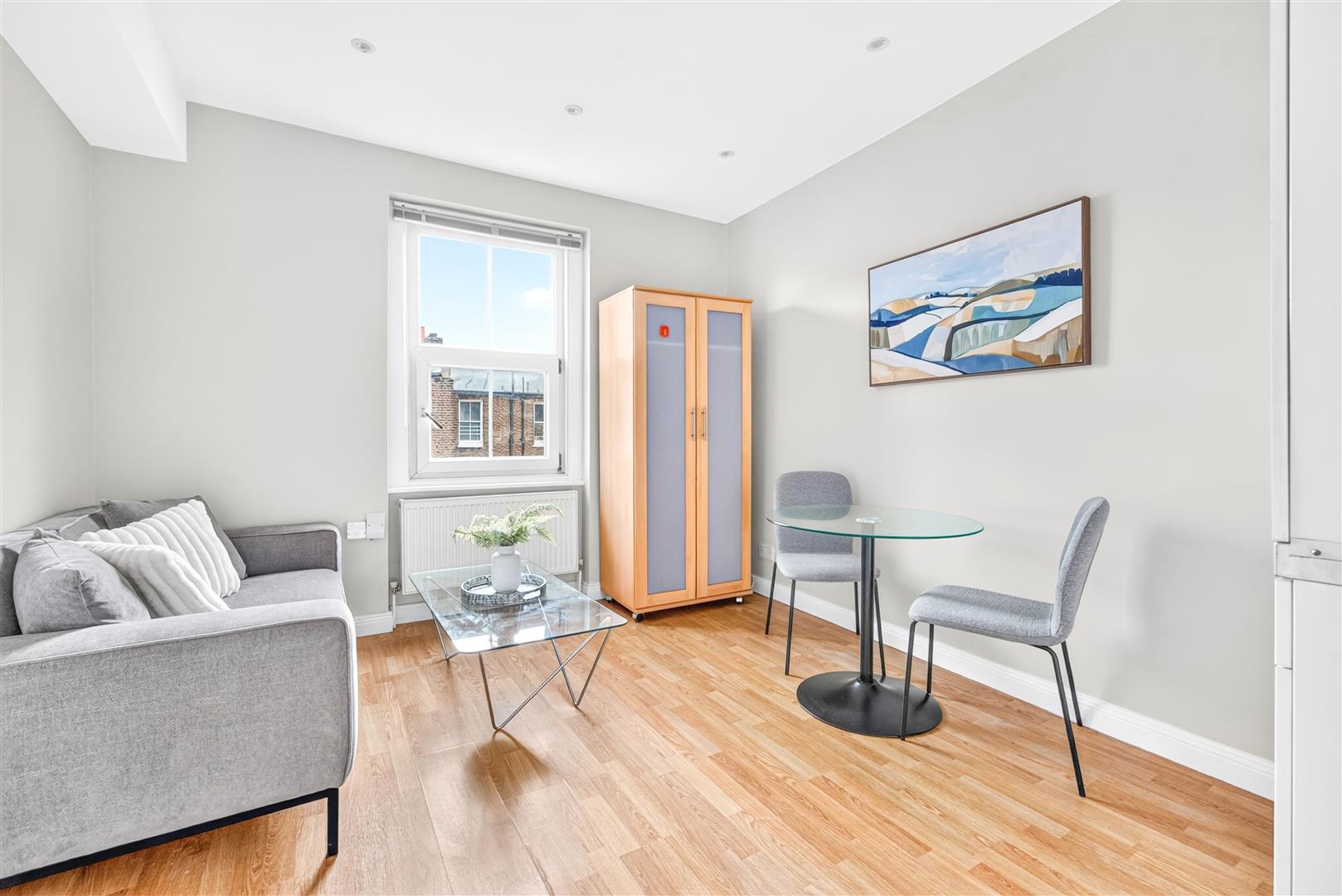 Flat Wrights Lane in Greater London